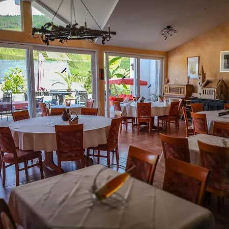 Hotel Weinhaus Burg-schneider *
