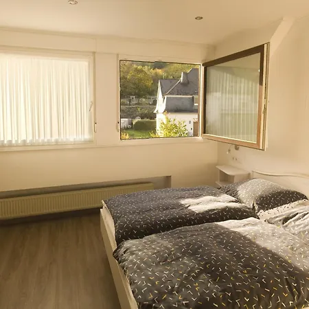 Weinhaus Burg-schneider *