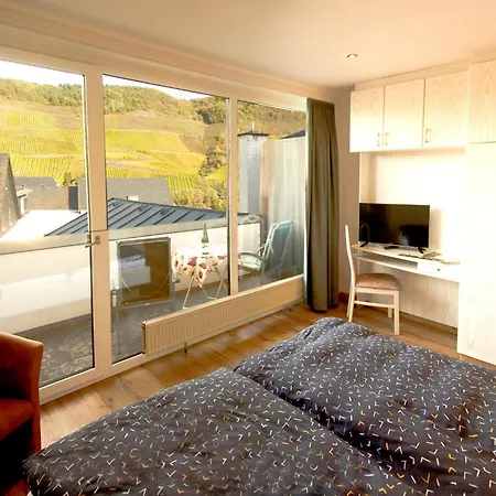 Weinhaus Burg-schneider Reil