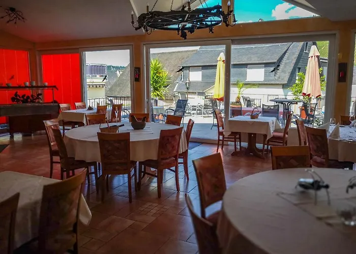 Hotel Weinhaus Burg-schneider *