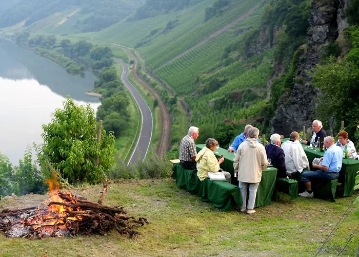 Weinhaus Burg-schneider Hotel *